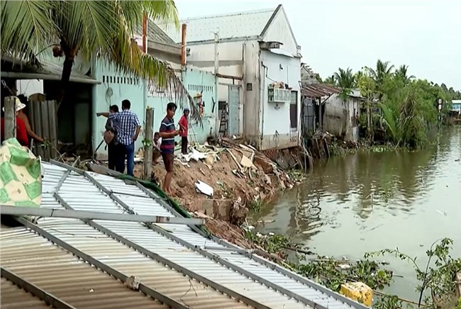 Mới đầu mùa mưa Vĩnh Long đã xuất hiện nhiều vụ sạt lở nghiêm trọng  (09/06/2024)
